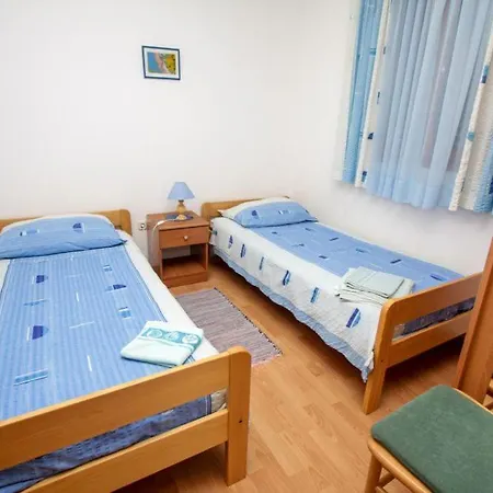 Irena Punta Skala * Petrcane