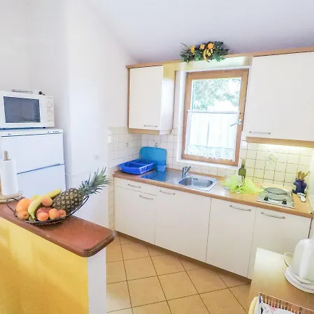 Irena Punta Skala Apartment Petrcane