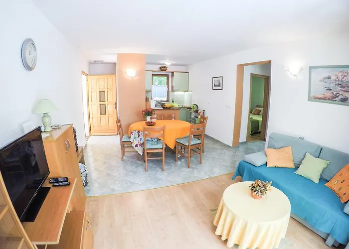 Irena Punta Skala * Petrcane