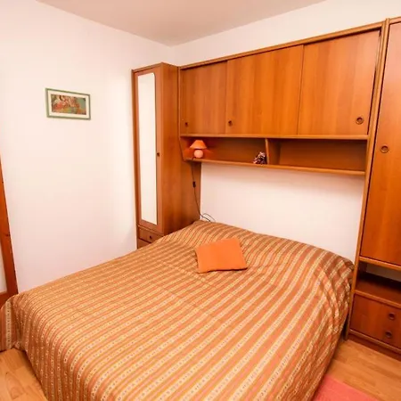 Irena Punta Skala Apartment *