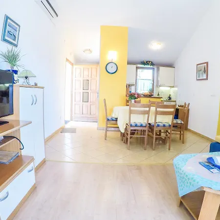 Apartment Irena Punta Skala Petrčane
